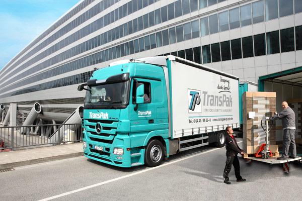 TransPak LKW, der Just-in-time liefert